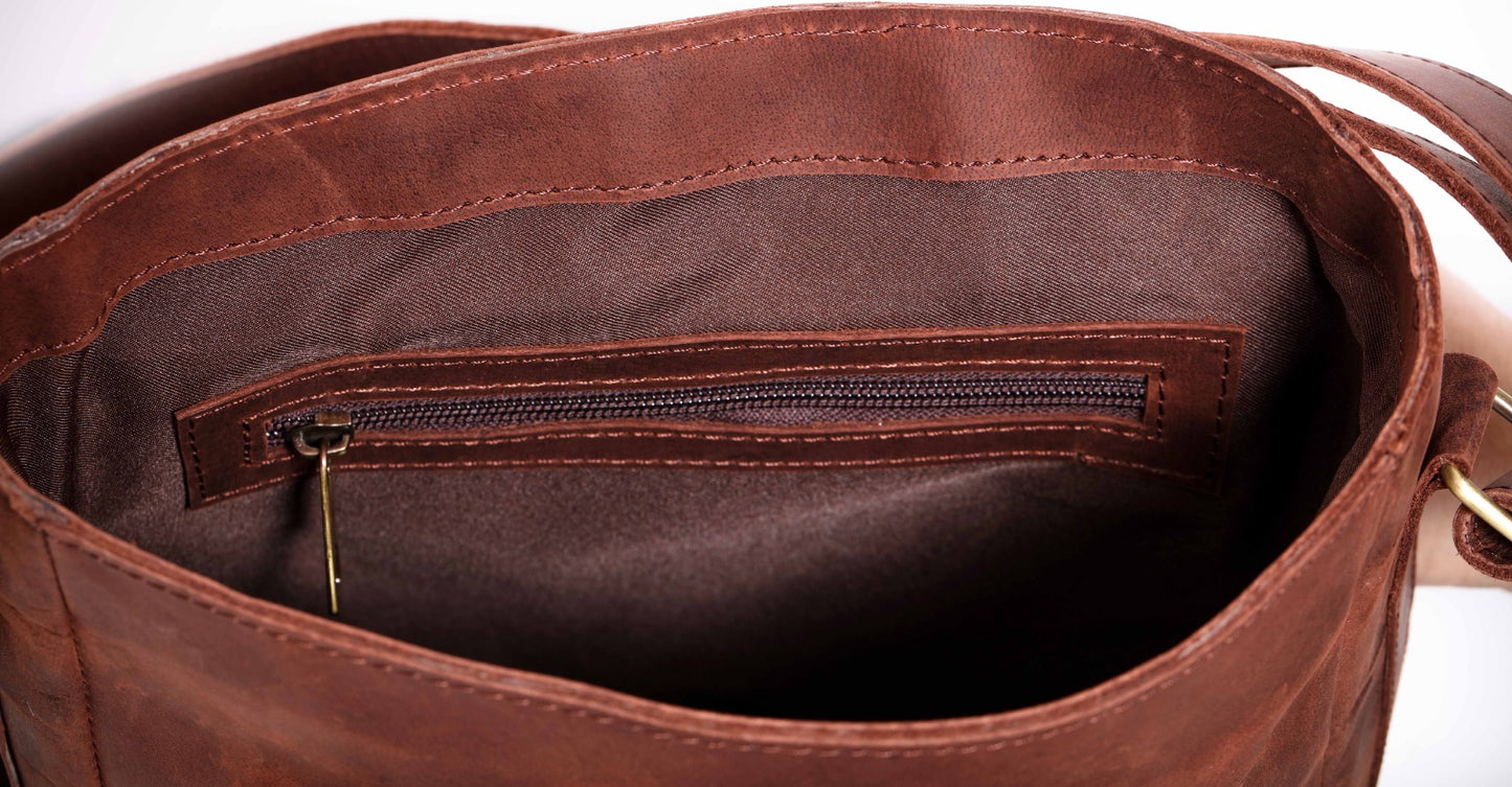 Buffalo Leather Messenger / Crossbody bag in Crazy horse